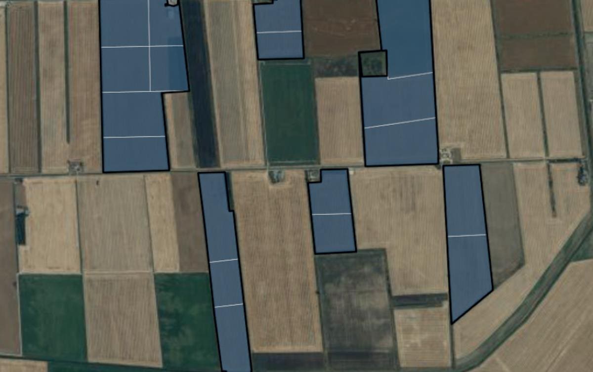 GPS map of field showing sample points and route taken for sampling